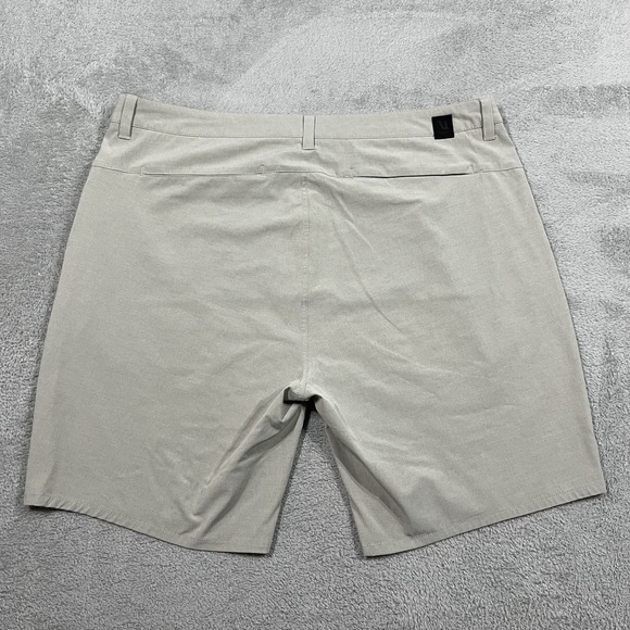 Vuori Aim Shorts Mens 38 Beige V368 Chino Golf Stretch Lightweight Performance - Picture 11 of 14